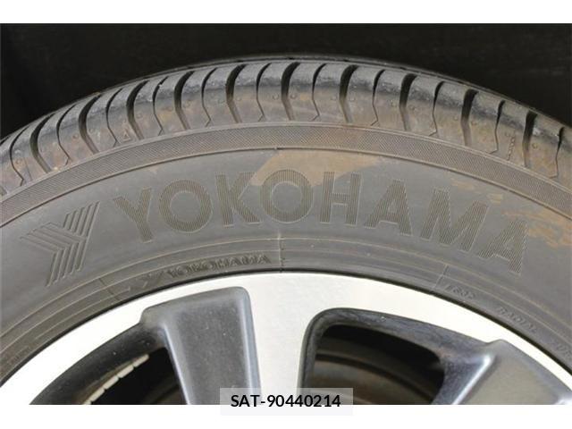 Toyota VOXY 2015-10 7061325-25
