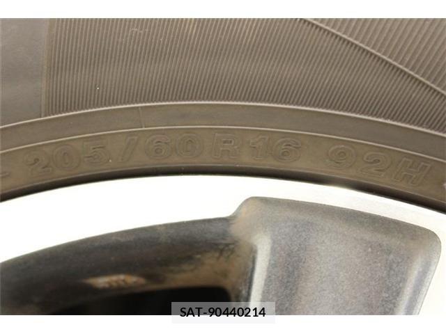 Toyota VOXY 2015-10 7061325-26