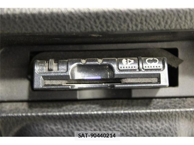 Toyota VOXY 2015-10 7061325-3
