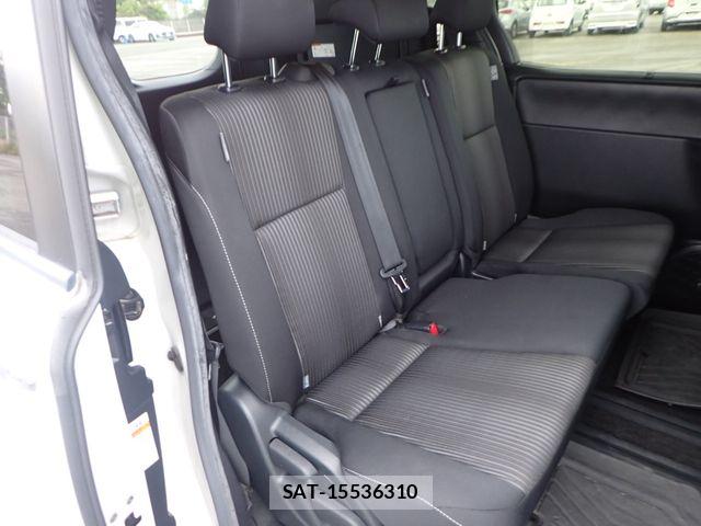 Toyota VOXY 2018-02 7061297-24
