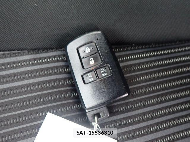 Toyota VOXY 2018-02 7061297-27