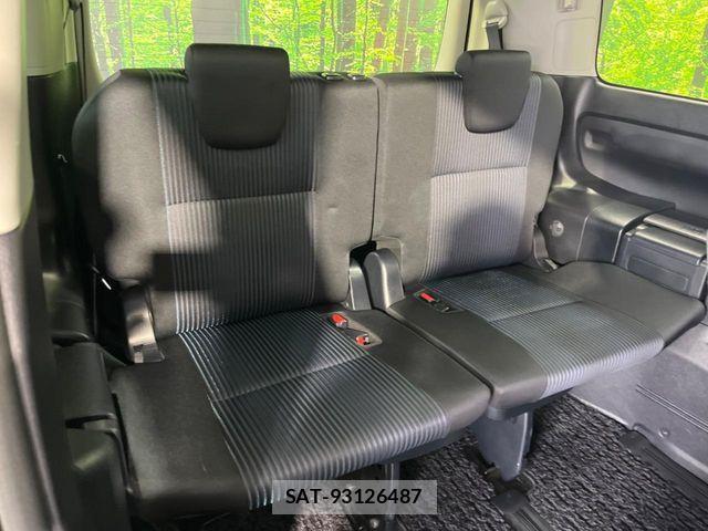 Toyota VOXY 2015-11 7061319-10
