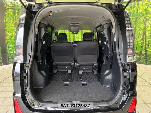 Toyota VOXY 2015-11 7061319-11