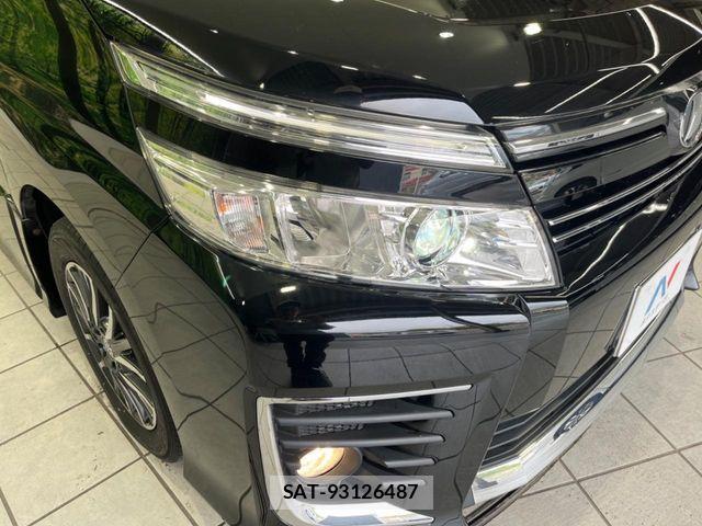 Toyota VOXY 2015-11 7061319-13
