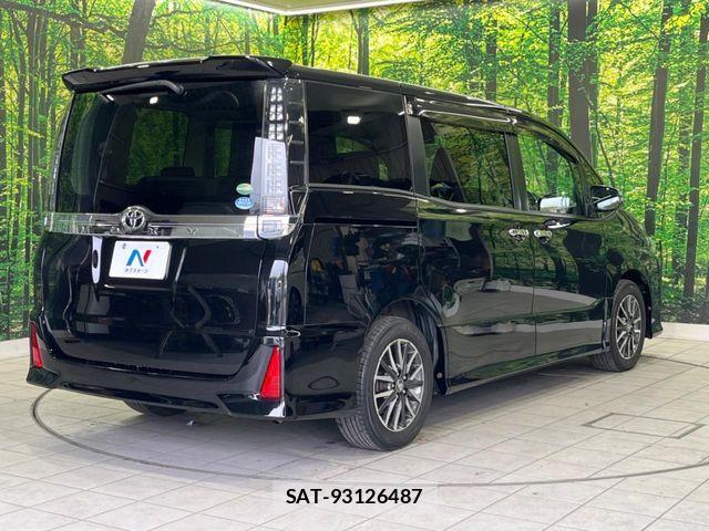 Toyota VOXY 2015-11 7061319-18