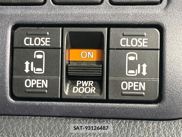 Toyota VOXY 2015-11 7061319-4