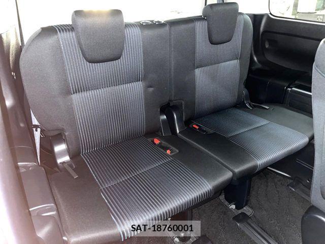 Toyota VOXY 2015-11 7061322-9