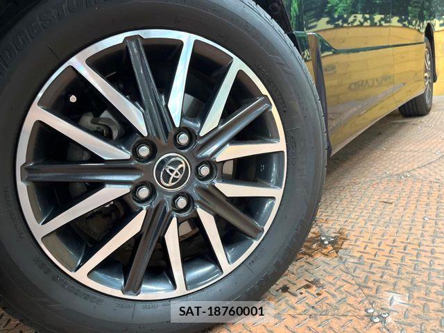 Toyota VOXY 2015-11 7061322-13