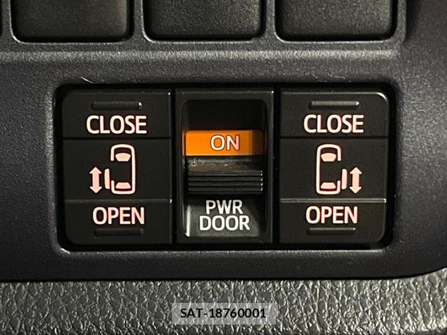 Toyota VOXY 2015-11 7061322-5