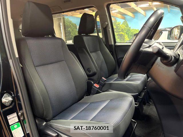 Toyota VOXY 2015-11 7061322-7