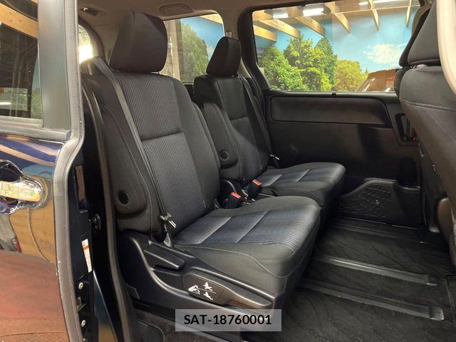 Toyota VOXY 2015-11 7061322-8