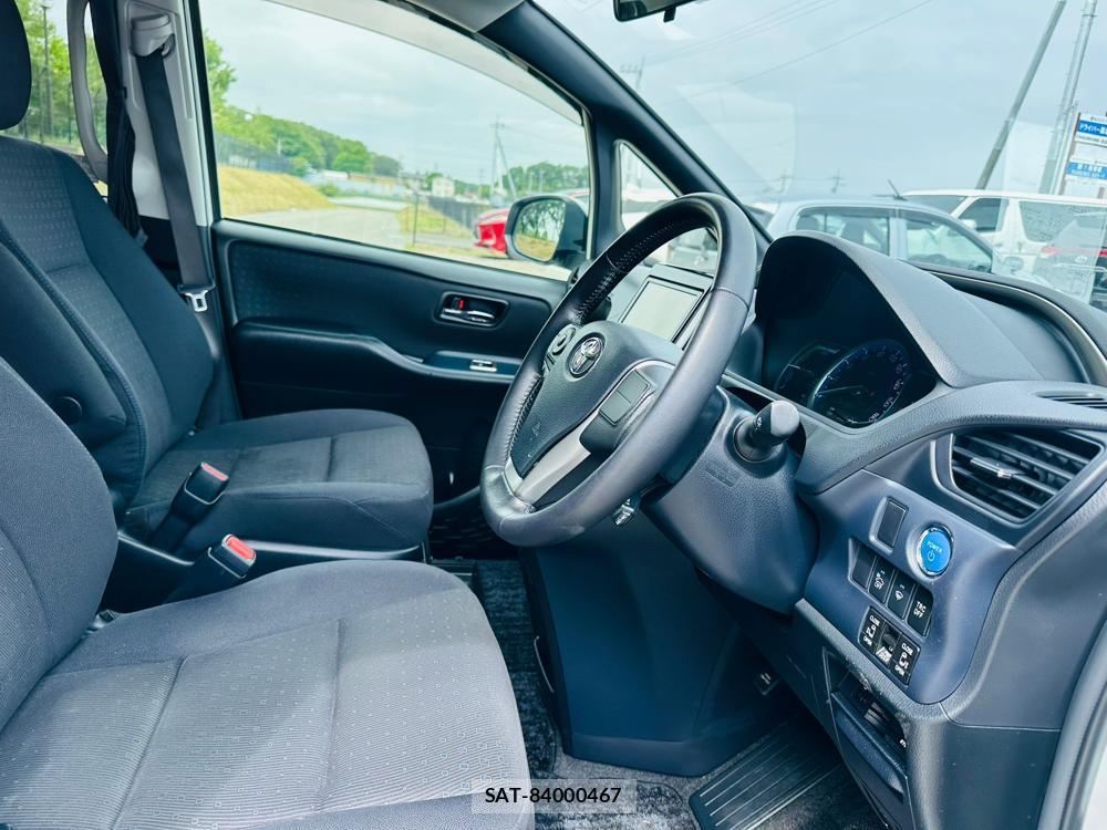 Toyota VOXY 2014 6937239-11