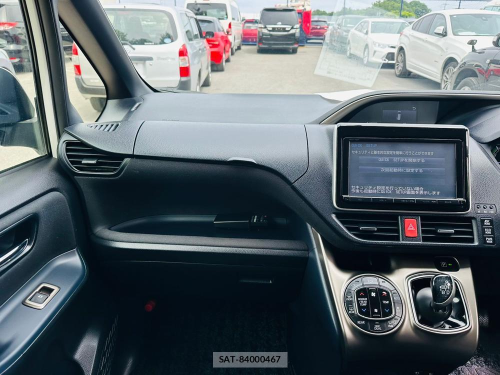 Toyota VOXY 2014 6937239-17
