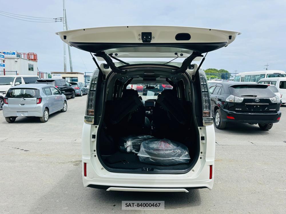 Toyota VOXY 2014 6937239-26