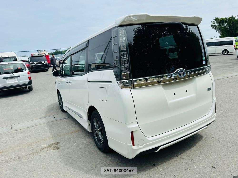 Toyota VOXY 2014 6937239-2