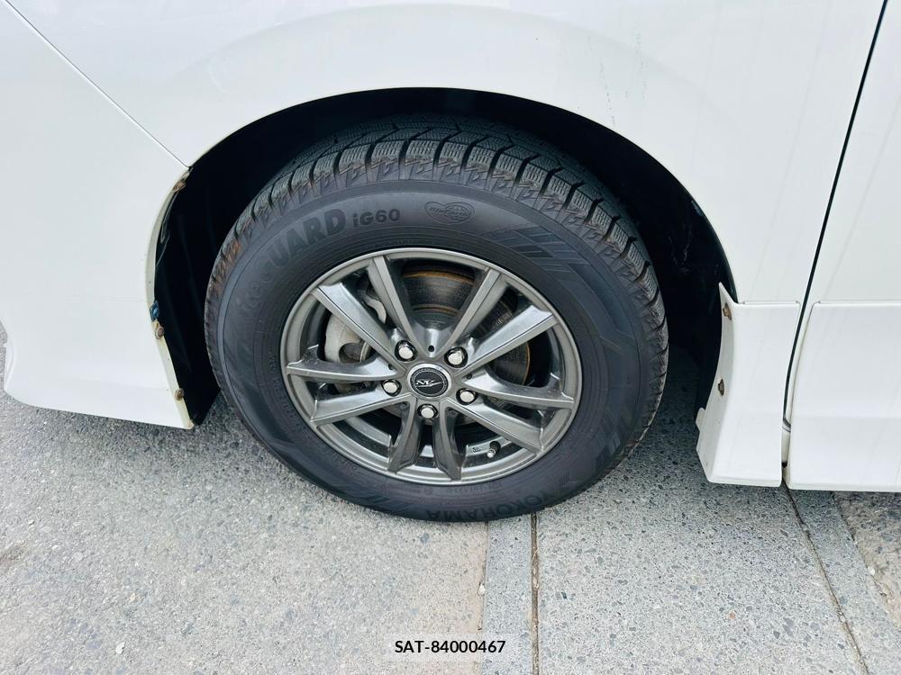 Toyota VOXY 2014 6937239-29