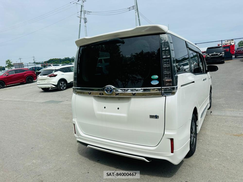 Toyota VOXY 2014 6937239-4
