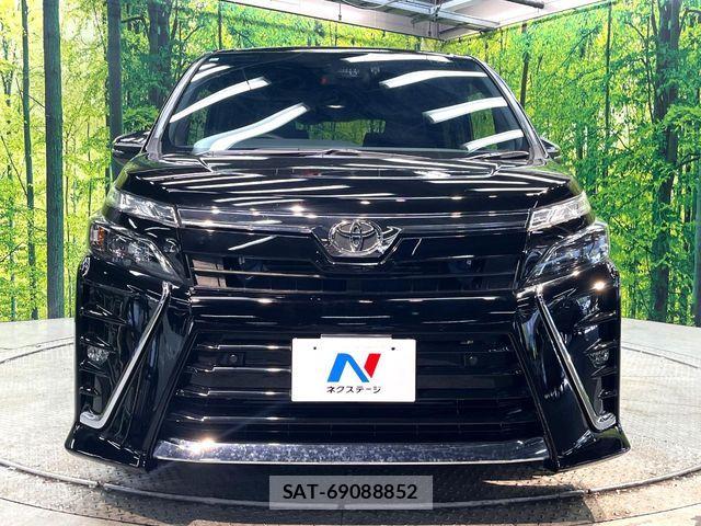 Toyota VOXY 2021-05 7061305-14