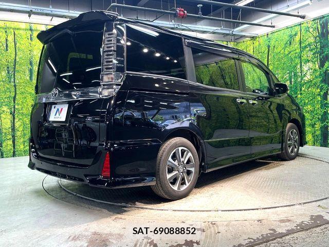 Toyota VOXY 2021-05 7061305-17