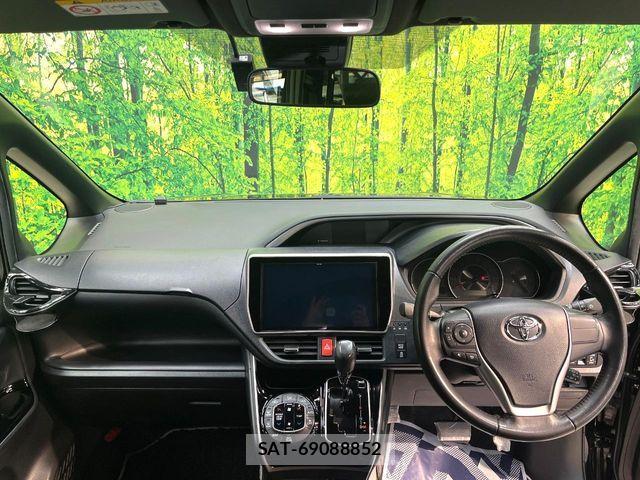 Toyota VOXY 2021-05 7061305-1