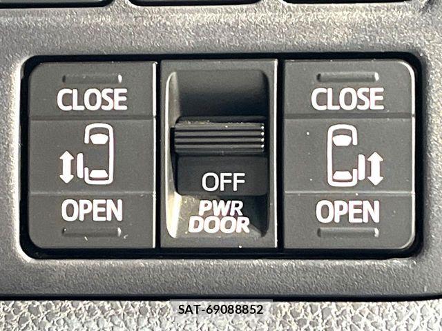 Toyota VOXY 2021-05 7061305-2
