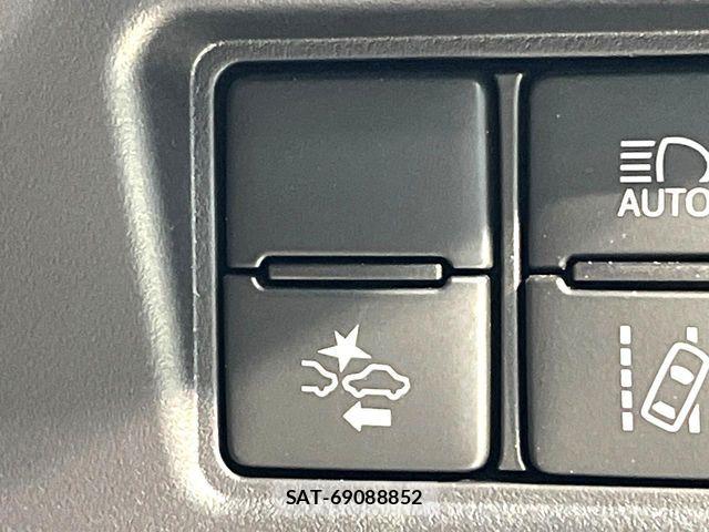 Toyota VOXY 2021-05 7061305-6