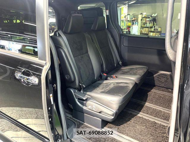 Toyota VOXY 2021-05 7061305-8