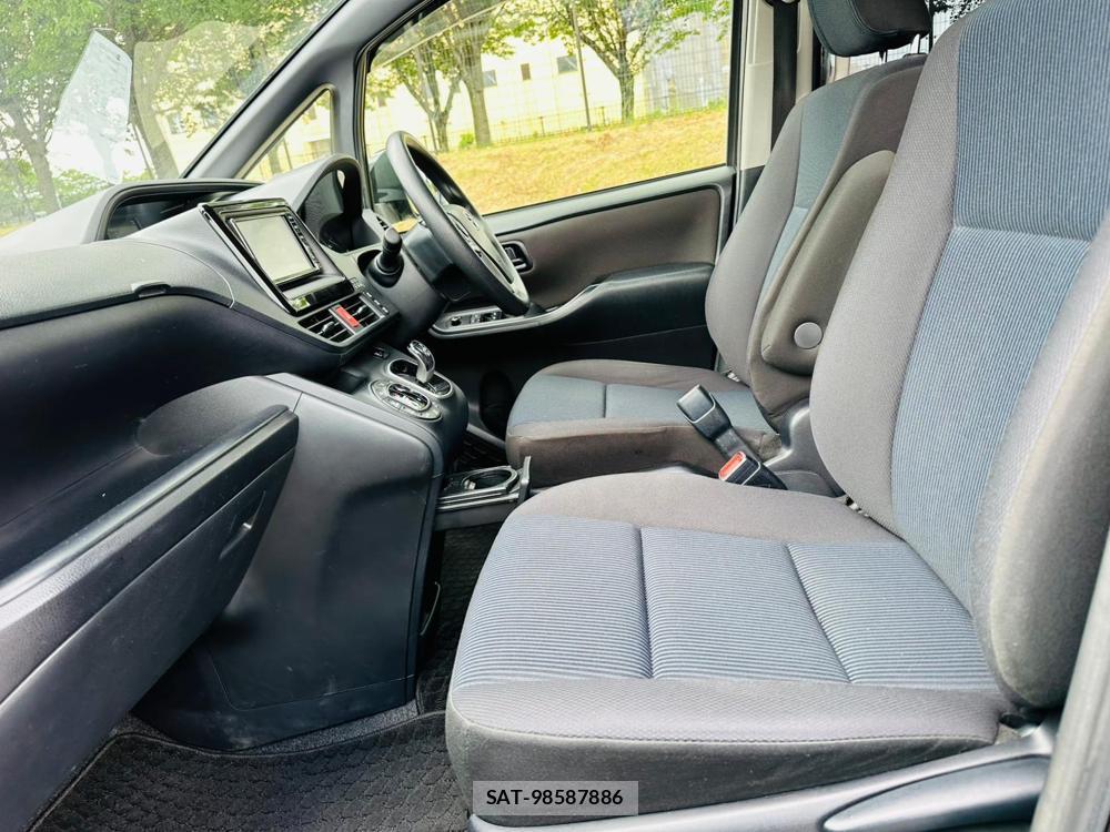 Toyota VOXY 2019 6958495-10