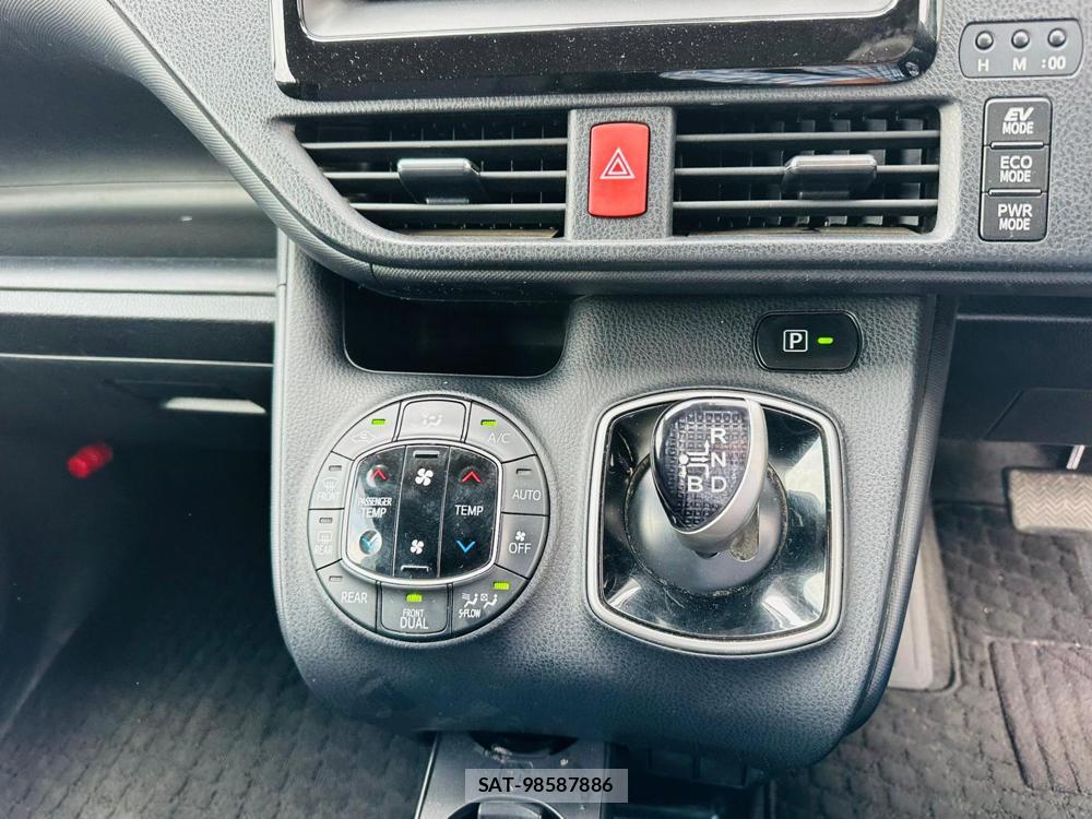 Toyota VOXY 2019 6958495-19