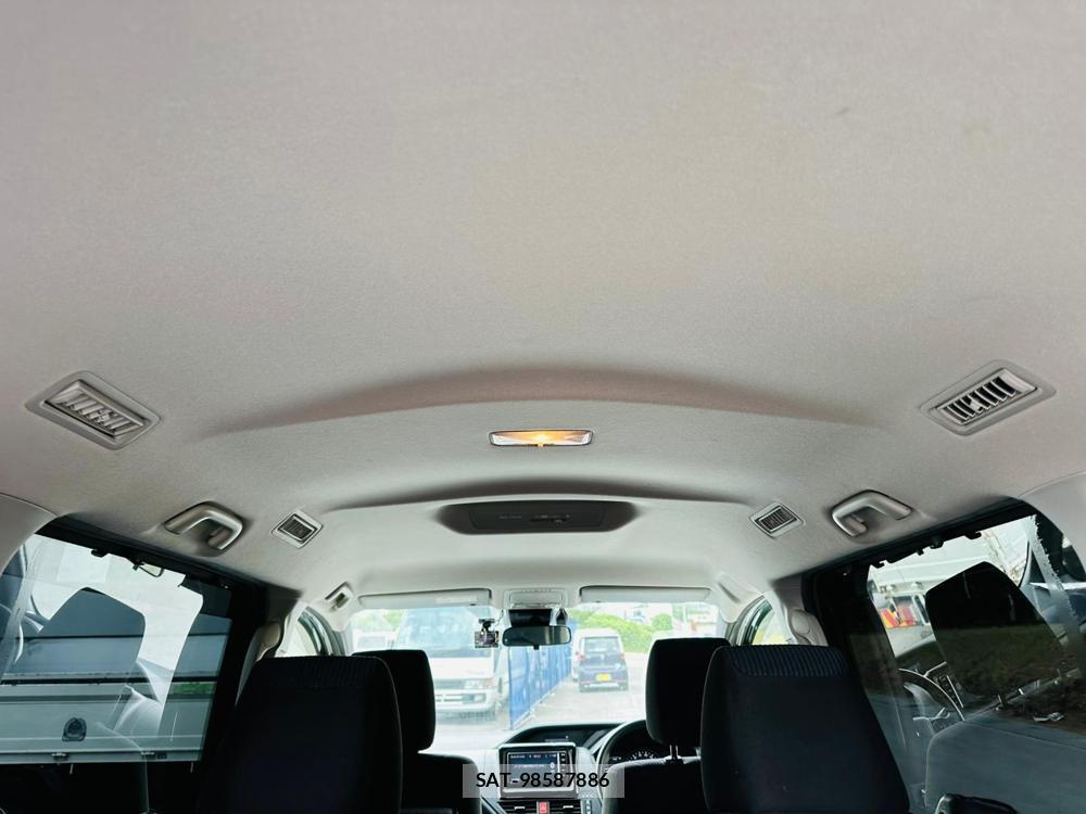 Toyota VOXY 2019 6958495-24