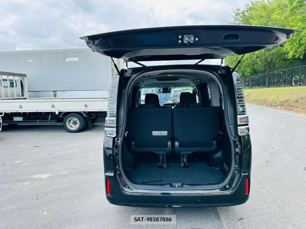 Toyota VOXY 2019 6958495-26