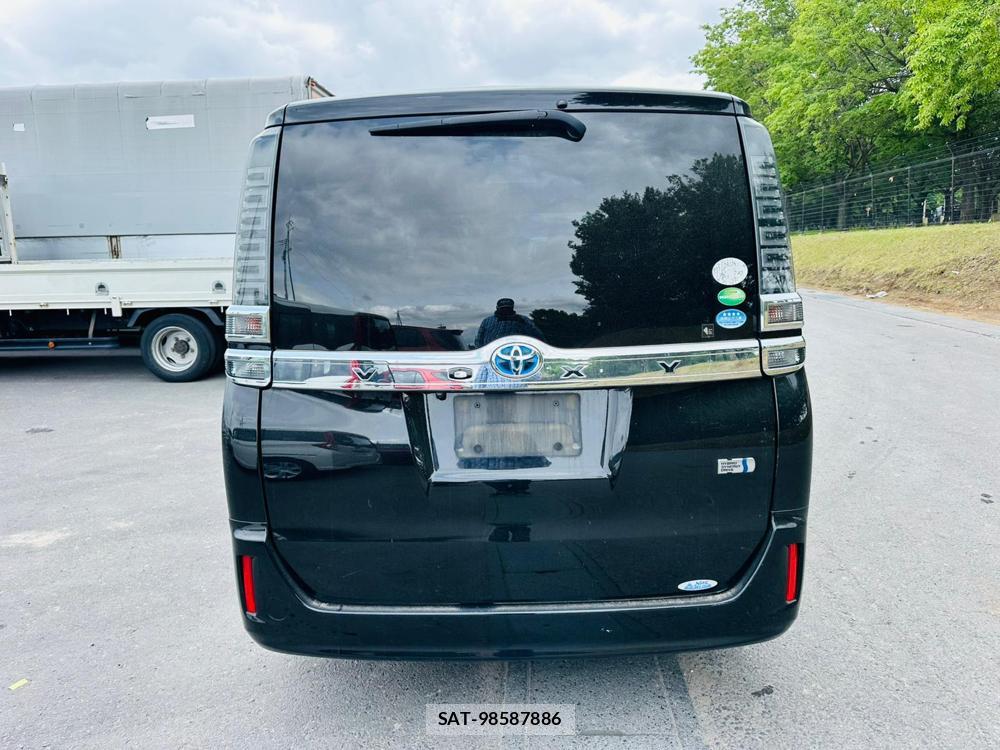 Toyota VOXY 2019 6958495-3