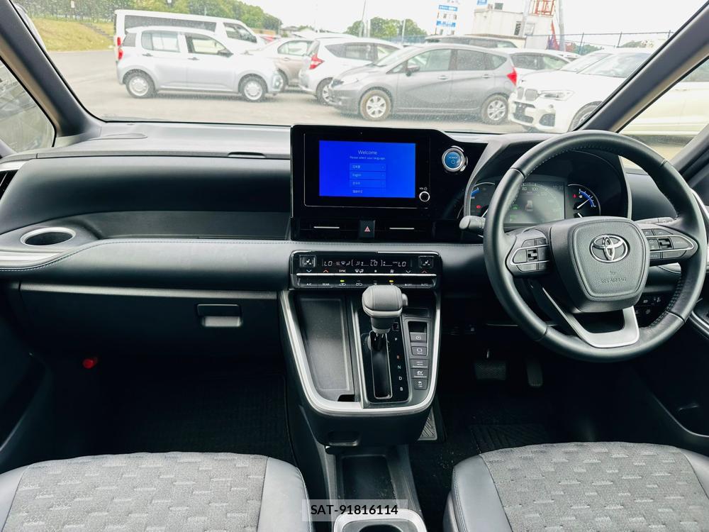 Toyota VOXY 2022 6960172-12