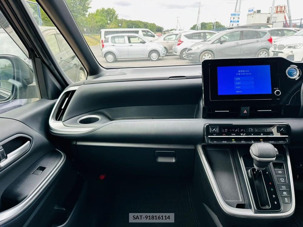 Toyota VOXY 2022 6960172-16