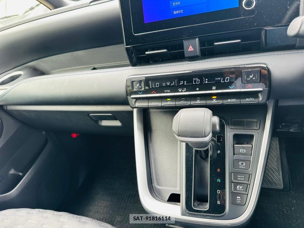 Toyota VOXY 2022 6960172-18
