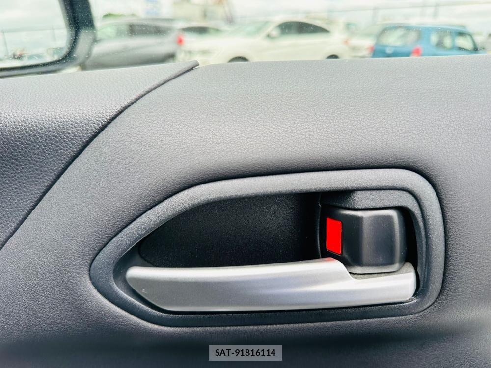 Toyota VOXY 2022 6960172-19