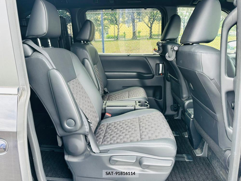 Toyota VOXY 2022 6960172-8