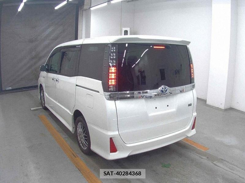 Toyota VOXY 2017 7175261-2