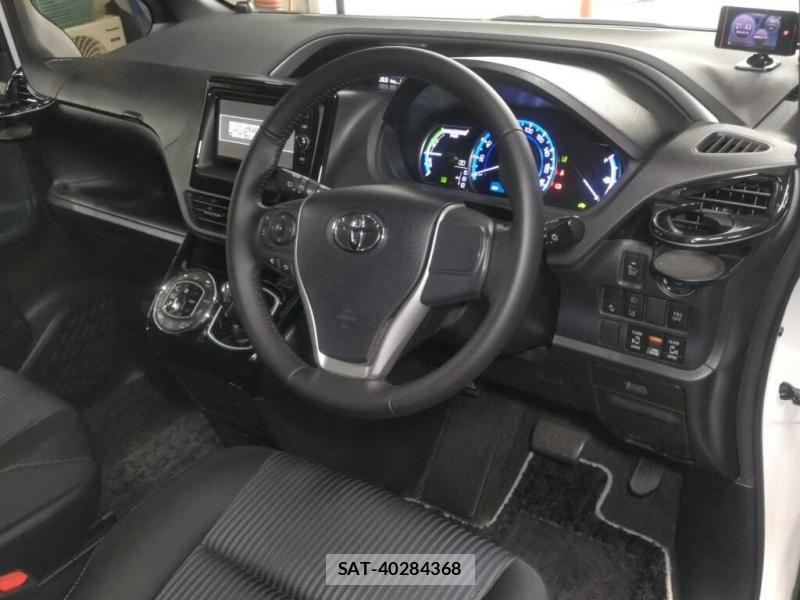 Toyota VOXY 2017 7175261-4