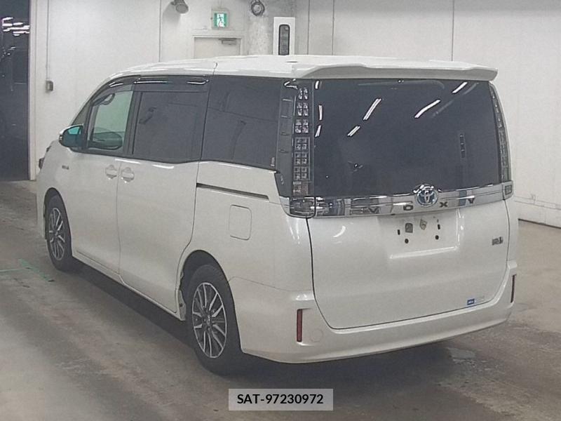 Toyota VOXY 2016-05 7175242-2