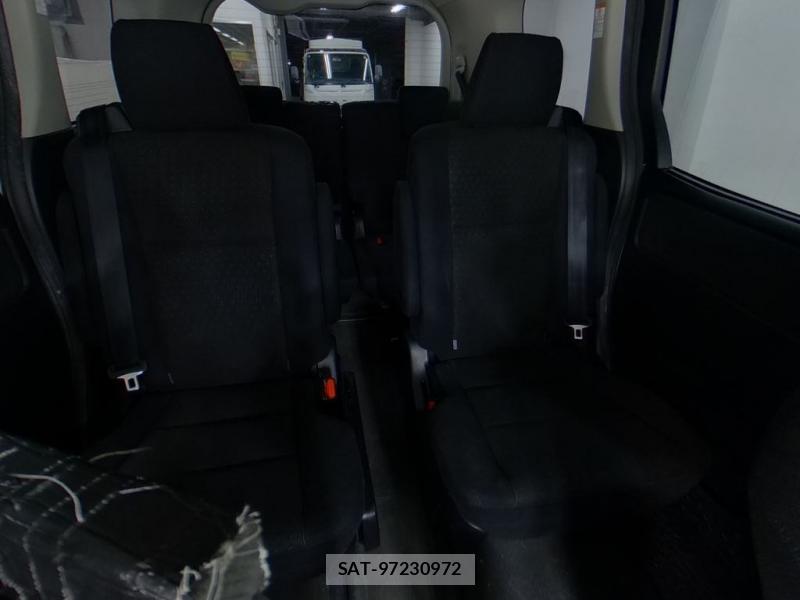 Toyota VOXY 2016-05 7175242-5