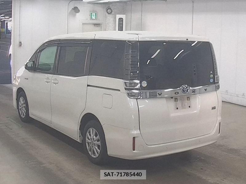 Toyota VOXY 2019-04 7175241-2