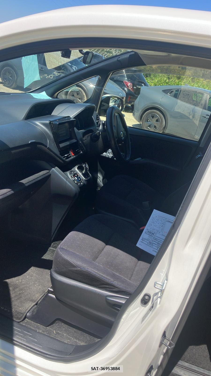 Toyota VOXY 2014 6493954-10