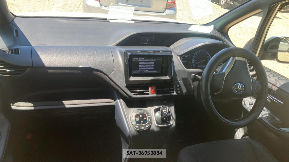 Toyota VOXY 2014 6493954-12