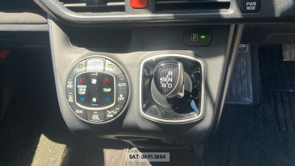 Toyota VOXY 2014 6493954-16