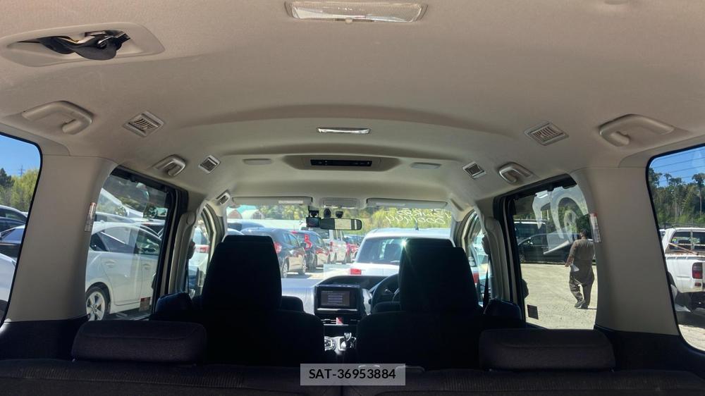 Toyota VOXY 2014 6493954-19