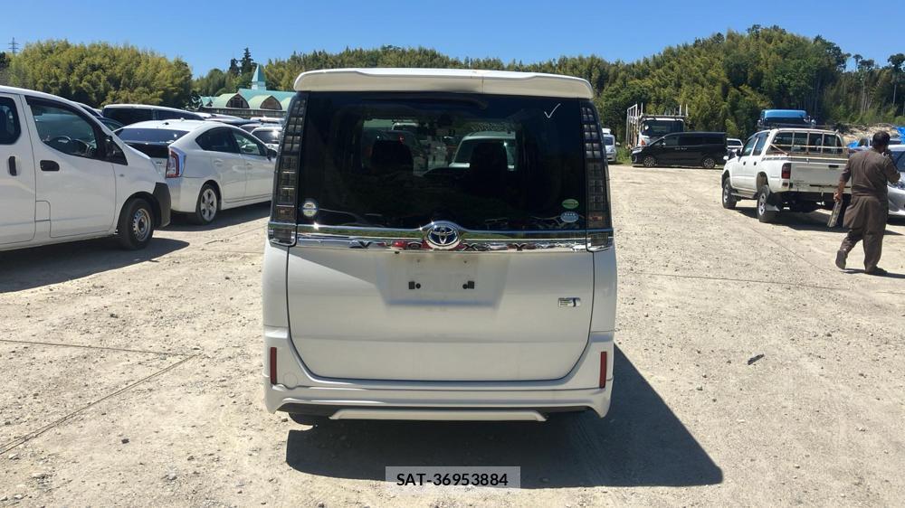 Toyota VOXY 2014 6493954-3