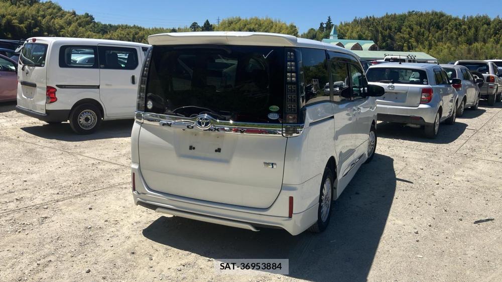 Toyota VOXY 2014 6493954-4