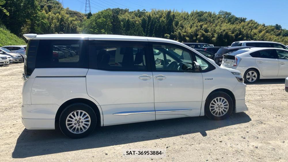 Toyota VOXY 2014 6493954-5