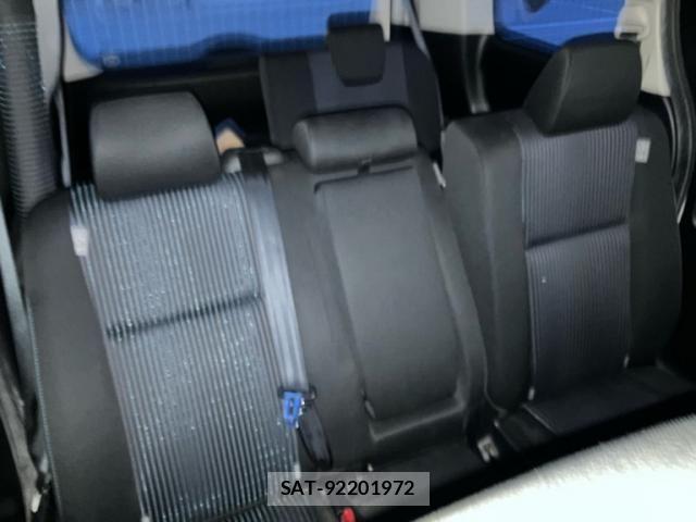 Toyota VOXY 2015-10 7226889-15